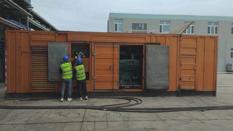 盐田如何检查柴油发电机组的机油油位？